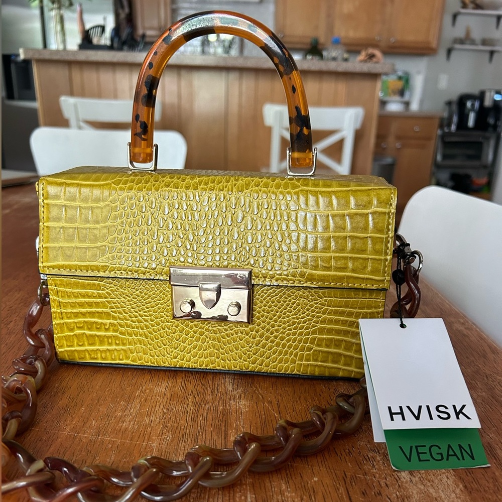 Vegan leather crock purse with removable strap